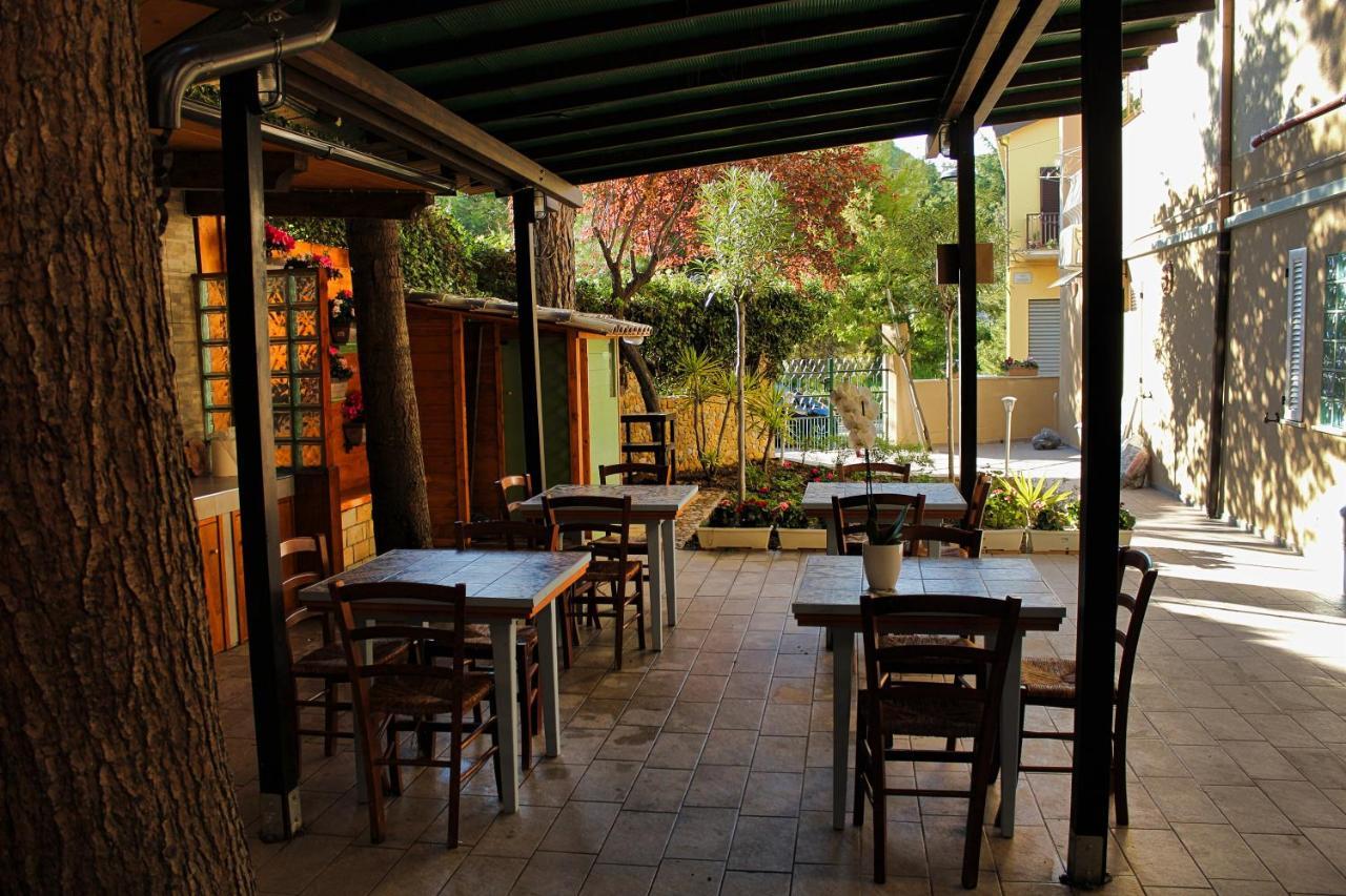 La Casa Di Nonno Giulio Porto SantʼElpidio Exterior foto
